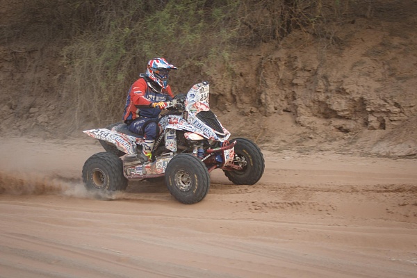 64 км до финиша ралли Dakar 2017. Сергей Карякин первый перед финальным спецучастком!