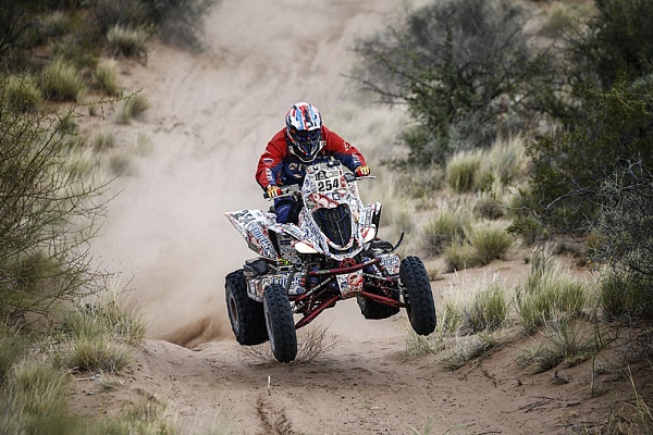 64 км до финиша ралли Dakar 2017. Сергей Карякин первый перед финальным спецучастком!