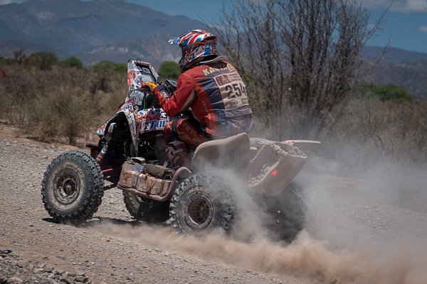 Вновь первый! Сергей Карякин выигрывает 10 этап ралли Dakar 2017